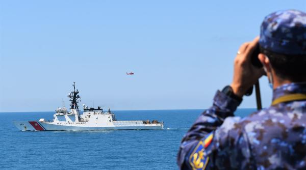 Exerciții româno-bulgaro-americane în Marea Neagră (Foto)