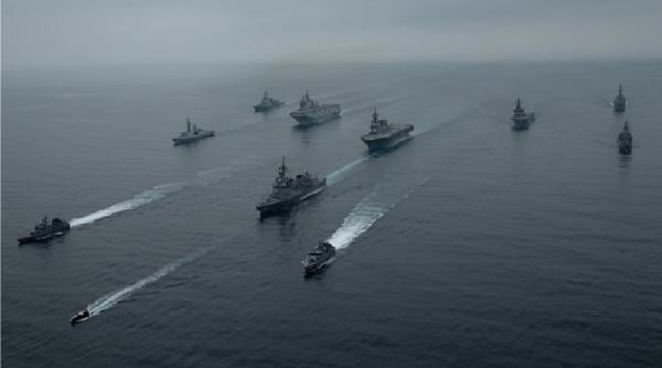 Japonia, SUA și Franța desfășoară primele exerciții militare comune care vizează ambițiile Chinei în regiune. Beijingul răspunde cu acțiuni militare în oglindă