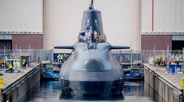 Submarinul HMS Anson al Royal Navy se apropie cu pași repezi spre intrarea în serviciu