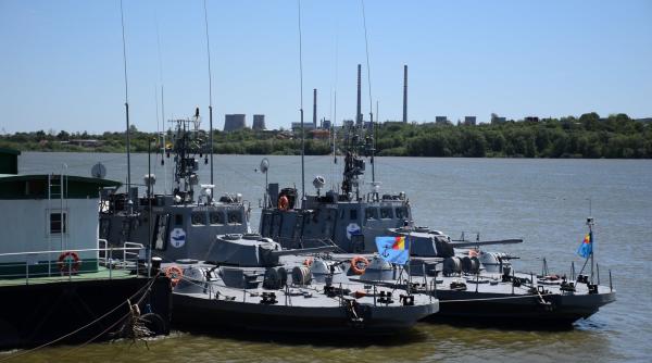 Două nave militare fluviale au executat un marș de instrucție pe Dunăre (Foto)
