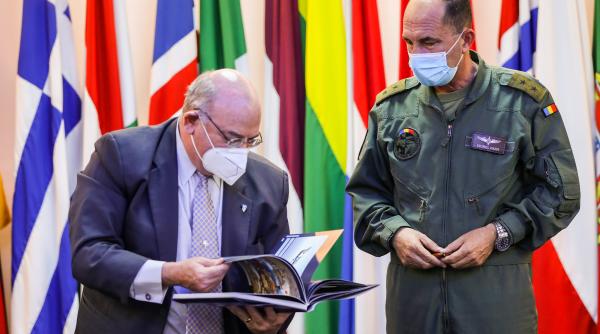 Un înalt oficial de la Baza Aeriană Ramstein, vizită de lucru în România