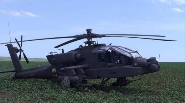 Un elicopter Apache al Armatei SUA a aterizat de urgenţă pe un câmp din judeţul Constanţa (VIDEO)