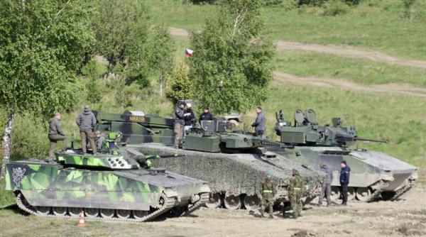 Cehia a lansat cerere de oferte pentru achiziția de vehicule de luptă ale infanteriei. În competiție sunt CV-90, Lynx și Ascod 