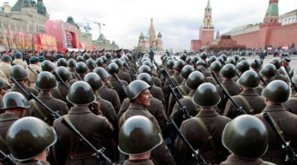 Istoria paralelă scrisă de ruși. Moscova interzice comparația între URSS și Germania nazistă, dar uită de Holodomor