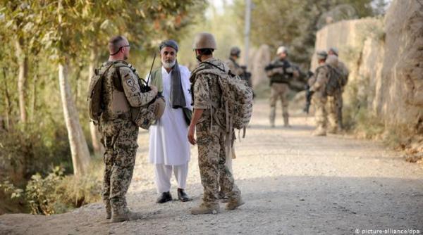 Protejarea colaboratorilor. Marea Britanie va evacua rapid interpreţii civili din Afganistan