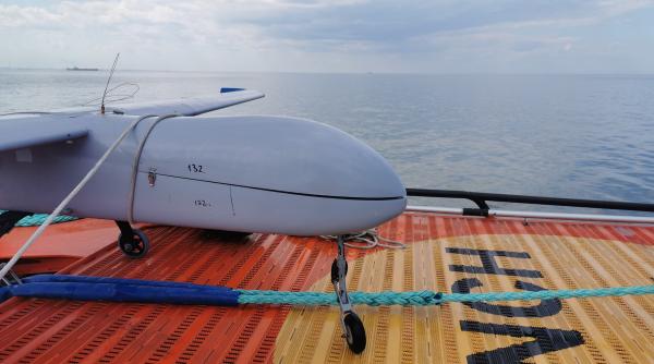 O dronă militară a fost găsită plutind în derivă în Marea Neagră. UAV-ul a fost predat MApN