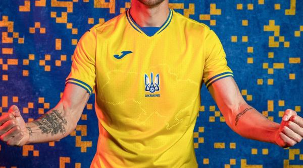 „Slavă Ucrainei” și harta care include Crimeea și Donbas. Naționala Ucrainei provoacă furia Rusiei care acuză „iluzia imposibilului”