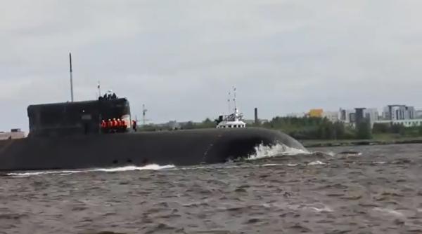 Rusia a testat submarinul nuclear Belgorod, cel mai mare construit în lume (Video)