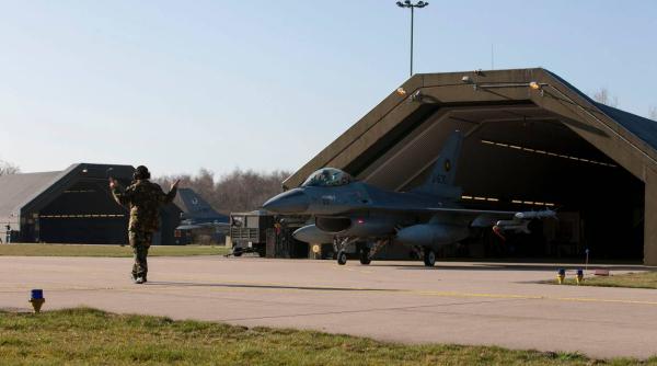 După modelul Israelului, Olanda alege să-şi vândă o parte din avioanele F-16 unei companii militare private din SUA