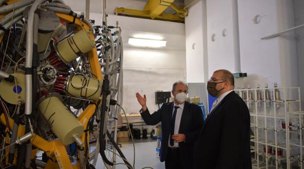 Însărcinatul cu afaceri al SUA a vizitat la Măgurele cel mai puternic laser din lume, dintr-un proiect de cercetare