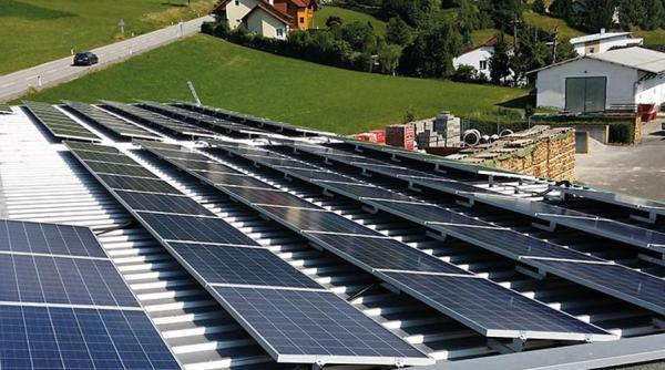 Austria va investi un miliard de euro pe an pentru a face tranziţia la energia verde