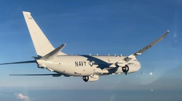 Un avion de vânătoare rusesc Su-30 a escortat un avion american de tip P-8A deasupra Mării Negre 