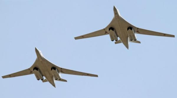 Rusia a mutat două bombardiere strategice de tip Tu-160 în proximitatea frontierelor americane