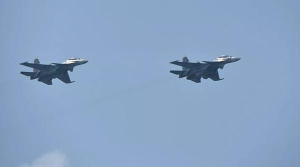 Avioane de vânătoare rusești au escortat trei bombardiere strategice americane de tip B-52H deasupra Mării Bering