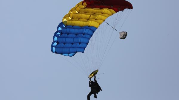 Parașutiști ai Forțelor de Operațiuni Speciale, antrenamente la Capu Midia (Video)