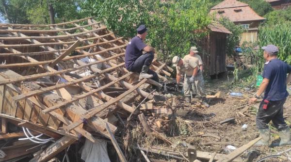 Armata României continuă sprijinul populației în zonele afectate de inundații