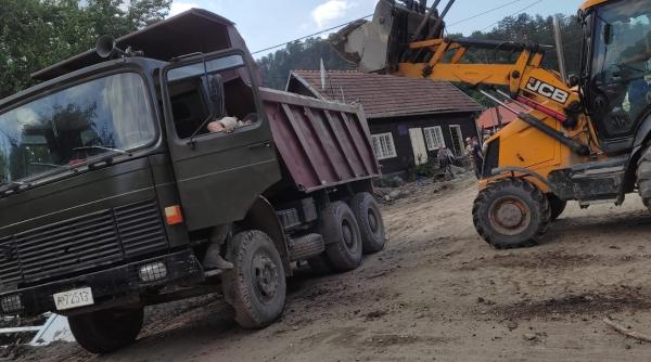 Militarii continuă intervențiile în zonele inundate din Alba