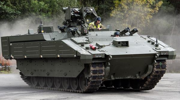 Vehiculul blindat Ajax, prea zgomotos şi prea lent pentru gustul armatei britanice. Înalţi oficiali militari urmează să fie traşi la răspundere