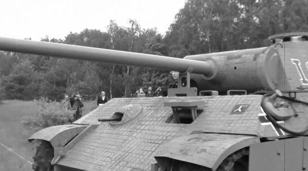 Cu tancul Panther în pivniță. Un pensionar din Germania în vârstă de 84 de ani riscă o amendă uriașă 