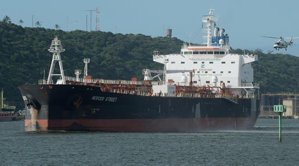 Un petrolier operat de o companie israeliană ar fi fost atacat în largul coastei Omanului