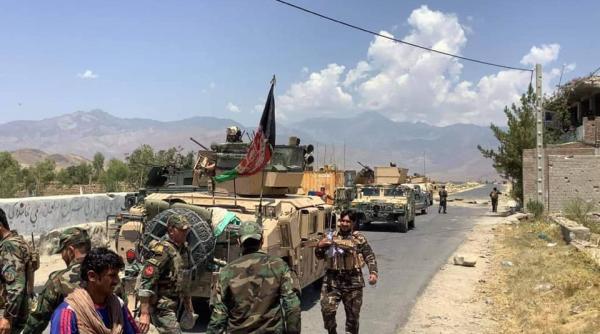 Bătălia dintre talibani și forțele armate din sudul Afganistanului a ajuns la Kandahar. Trei rachete au lovit aeroportul