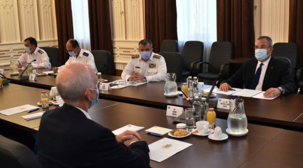 O delegație a Congresului SUA a avut o întrevedere cu ministrul Ciucă la sediul MApN