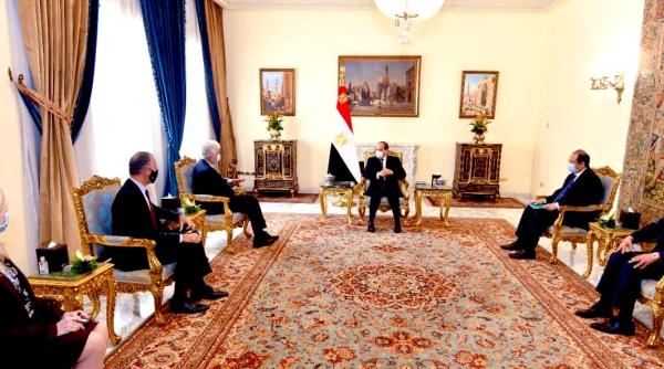 Preşedintele egiptean şi şeful CIA discută despre tensiunile din regiune