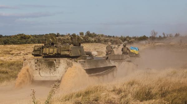 Războiul din Ucraina. De la Moscova, Merkel pledează pentru „menținerea în viață” a negocierilor pentru pace în Donbas