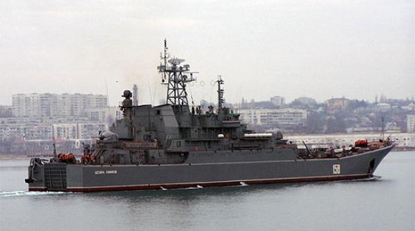 Exerciții rusești în Marea Neagră. Nave purtătoare de rachete și nave de desant au desfășurat activități comune