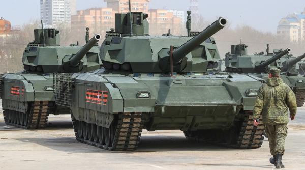 După un lung şir de promisiuni şi multe aşteptări, militari ruşi au primit un lot experimental de tancuri T-14 Armata