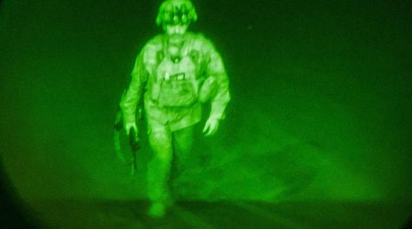 Generalul american Chris Donahue a fost ultimul militar american care a părăsit Afganistanul după un război de 20 de ani