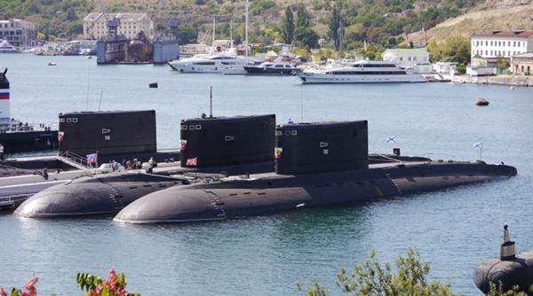 Rusia a concentrat în Marea Mediterană cinci submarine purtătoare de rachete de croazieră Kalibr