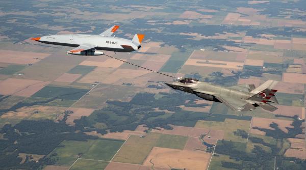 După F/A-18 și  E-2D Hawkeye a venit rândul F-35 să bifeze o premieră: Realimentare aeriană cu o dronă MQ-25 (VIDEO)
