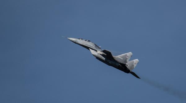 Blindate și avioane de vânătoare sârbe, la 2 km de Kosovo. Tensiunile în regiune au crescut și mai mult