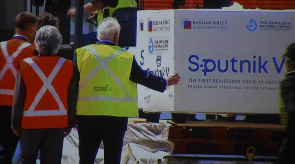 Sputnik V, o copie a AstraZeneca. Spionajul rus ar fi furat formula vaccinului de la britanici