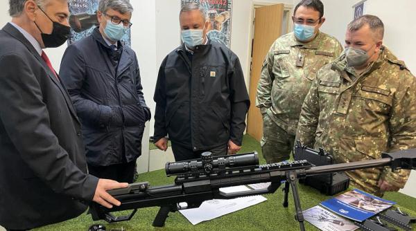 Nicolae Ciucă, vizită la Întreprinderea Optica Română (IOR). Scopul: Implicarea industriei naționale de apărare în procesul de înzestrare a Forțelor Armate