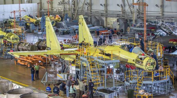 Iranul negociază cu Rusia achiziționarea de avioane și elicoptere de luptă rusești