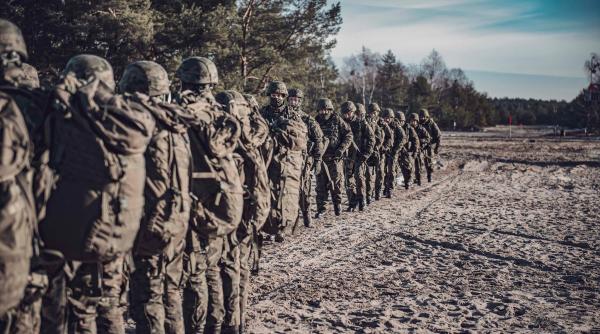 Ministrul polonez al apărării: 7.500 de militari la granița polono-belarusă