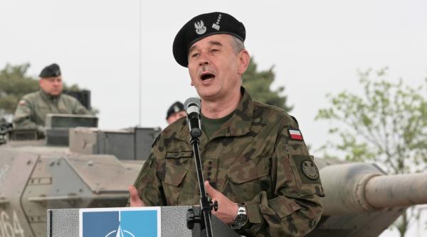 General polonez: Noi construim o armată pentru un război care a avut loc deja. Noi cumpăram 250 de tancuri, iar Rusia are peste 20.000