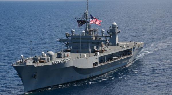 Nava USS Mount Whitney - escală în portul Istanbul, înaintea intrării în Marea Neagră