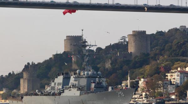 Flota a șasea americană și-a întărit gruparea navală din Marea Neagră. Un petrolier s-a alăturat distrugătorului Porter