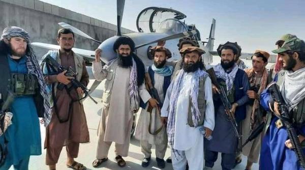 Talibanii vor să își dezvolte propriile Forțe Aeriene