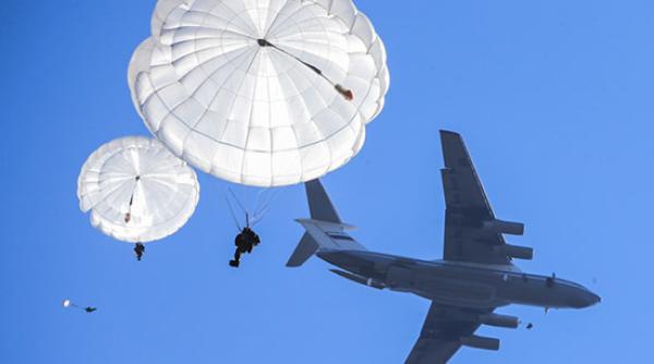 Rusia și-a parașutat trupe la granița dintre Belarus și Polonia încercând să mute atenția din zona Mării Negre