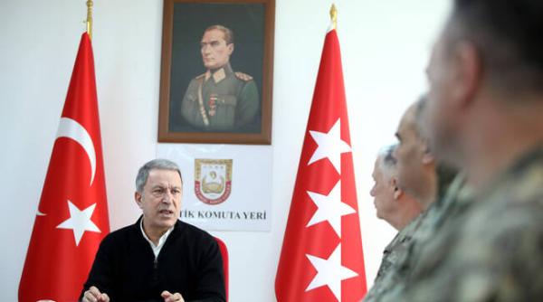 Ministrul turc al Apărării neagă folosirea armelor chimice împotriva PKK, dar apără decizia Turciei de a achiziţiona sisteme S-400