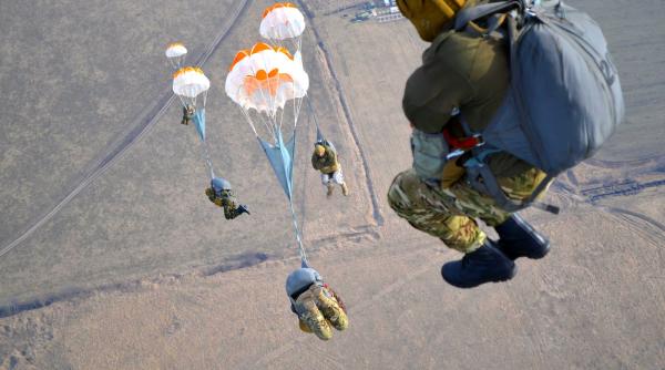 Alarmată de concentrarea de trupe rusești de la frontieră, Ucraina a simulat un atac asupra unei ținte inamice