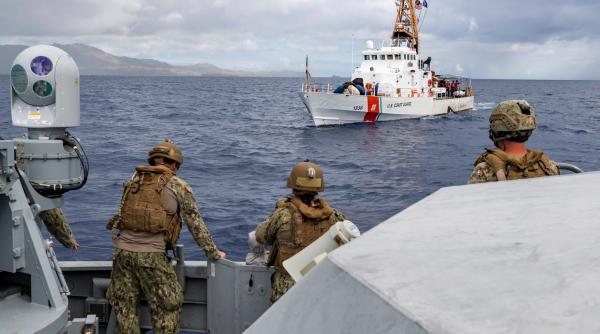 Două nave de patrulare achiziționate din SUA au ajuns în Ucraina. Navele din clasa Island se află în Odessa