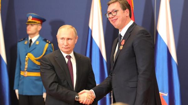 Serbia, privilegiată. Putin îi oferă lui Vucic un „cadou electoral”: 270 $ pe mia metri cubi de gaze, în timp ce în Europa prețul a sărit de 1.000 $