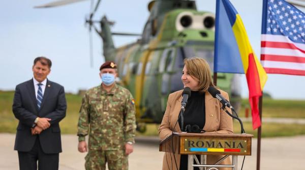 Generalul Daniel Petrescu, șeful SMAp și Simona Cojocaru, decorați cu Ordinul Național „Steaua României” în grad de Cavaler de către președintele Iohannis