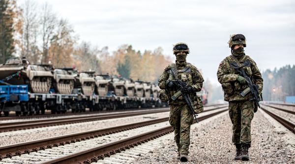 NATO este în măsură să trimită rapid peste 40.000 de militari în Letonia