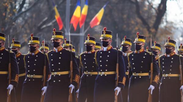 Paradă 1 decembrie 2021 (Live video) / Armata României defilează pe sub Arcul de Triumf cu tehnica din dotare